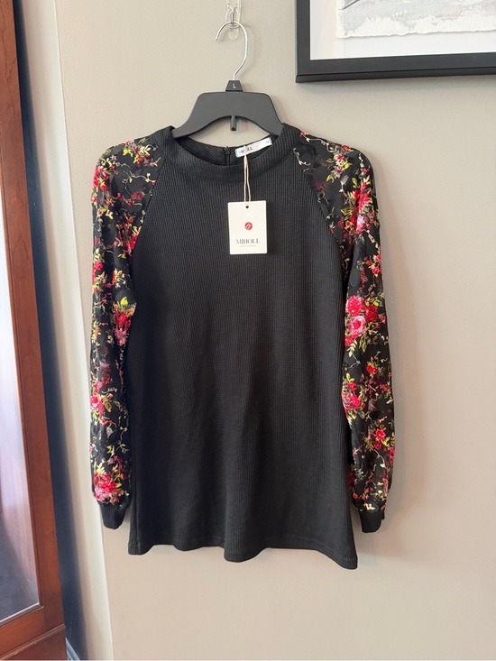 MIHOLL Tops - NWT Black Long-Sleeve Top with Sheer Floral Print Sleeves. Medium